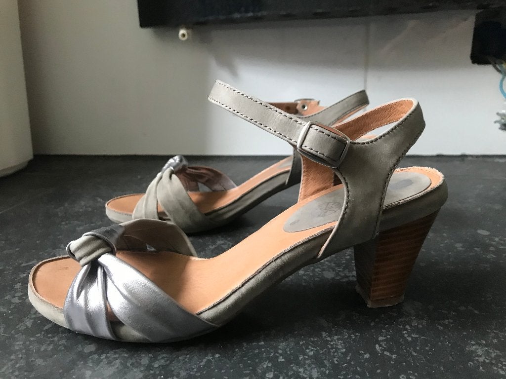 Ara open grijskleurige damesschoenen mt 39, Ophalen of Verzenden, Zo goed als nieuw, Grijs