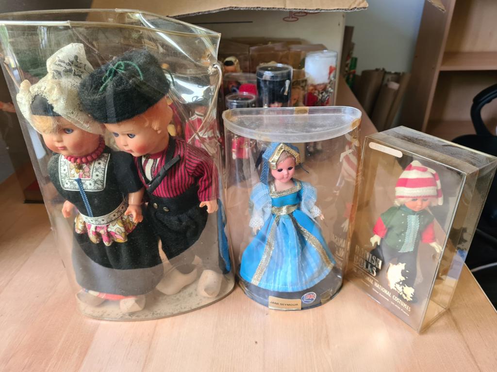 Vintage klederdrachtpoppen - 4 stuks, Verzamelen, Poppen, Ophalen of Verzenden, Gebruikt, Pop