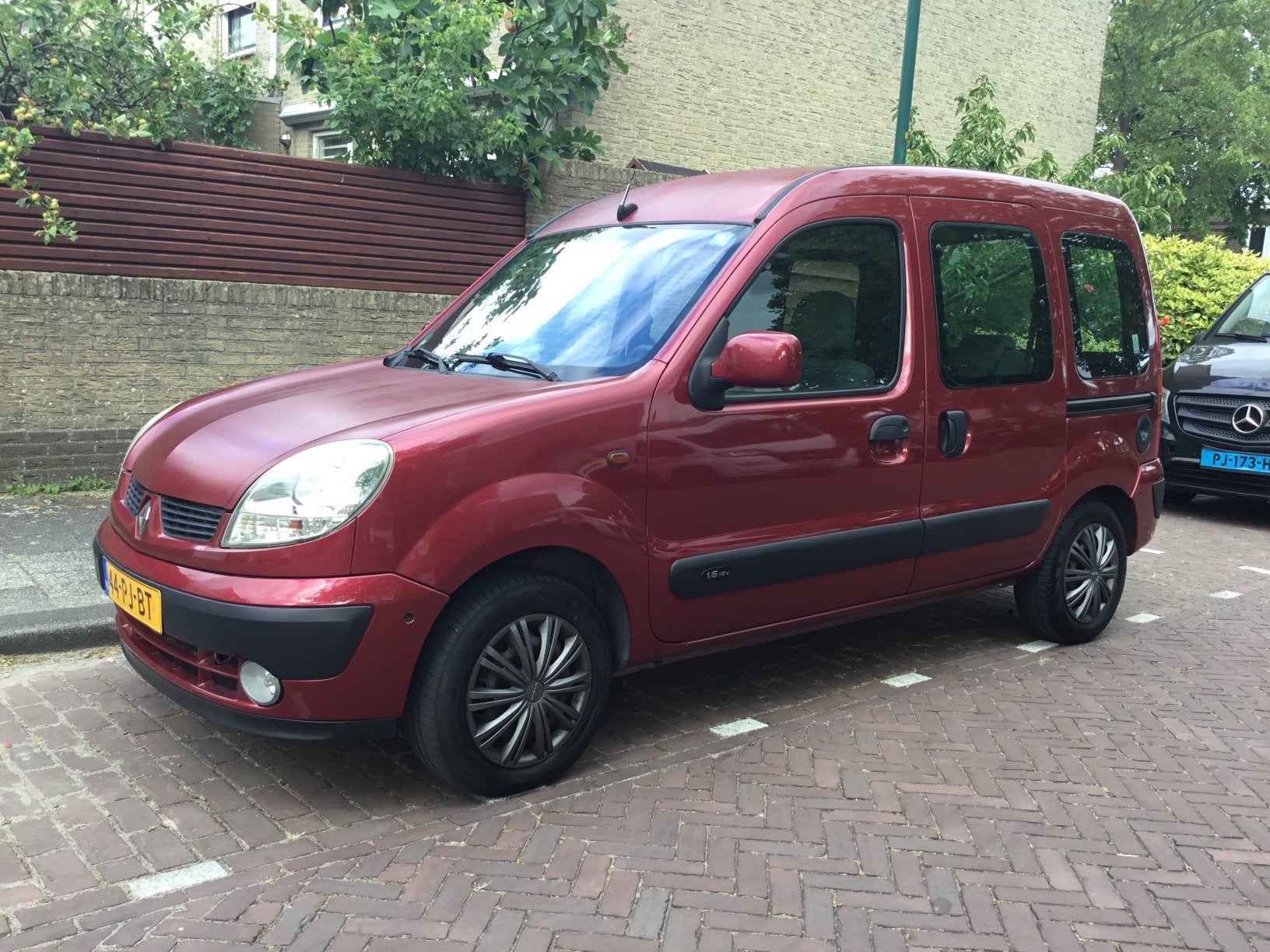 Renault Kangoo Family 1.6 16V AIRCO AUTOMAAT Mini Camper, Auto's, 1095 kg, 49 €/maand, Origineel Nederlands, 595 kg