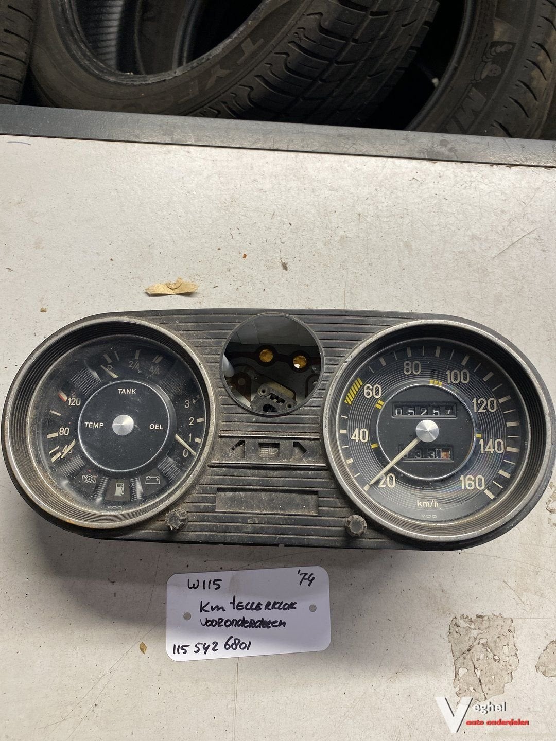 Mercedes W115  Km Tellerklok 115 542 6801