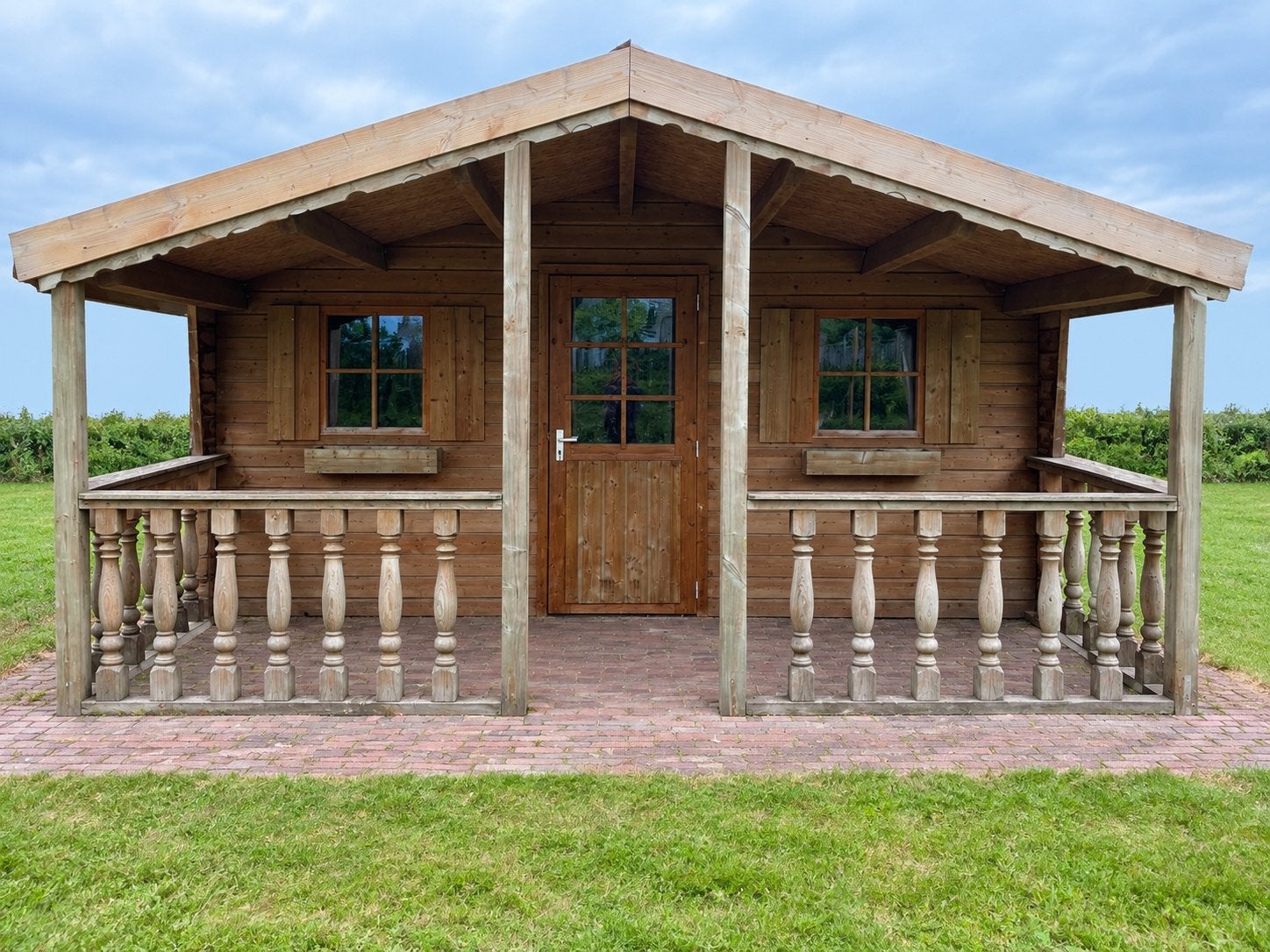 Houten Tuinhuis/Blokhut met Overkapping - Gebruikt, Tuinhuis, 250 tot 500 cm, Ophalen of Verzenden, 2 ramen