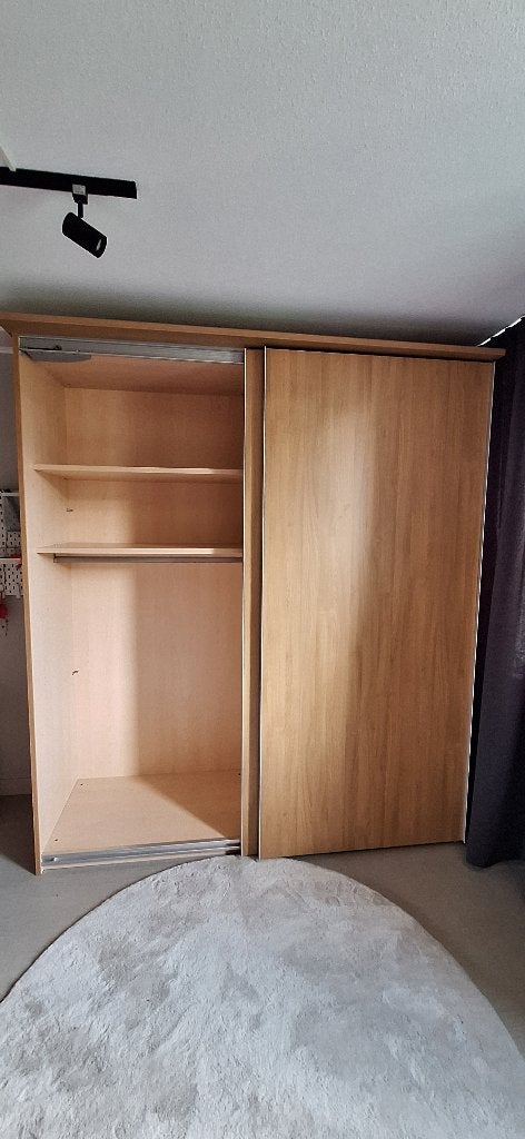 Ruime Garderobekast met schuifdeuren, Huis en Inrichting, Ophalen, Met deur(en), Gebruikt, 200 cm of meer