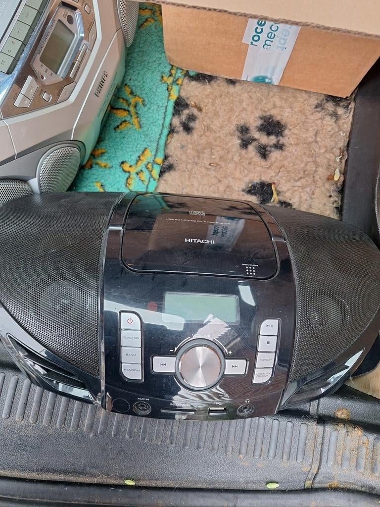 Hitachi radio  cd speler. Defect.voor handige harrie, Ophalen of Verzenden