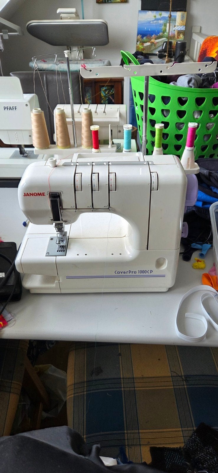 Janome CoverPro 1000CP Coverstitch Machine met accessoires, Hobby en Vrije tijd, Ophalen, Gebruikt, Naaimachine, Janome