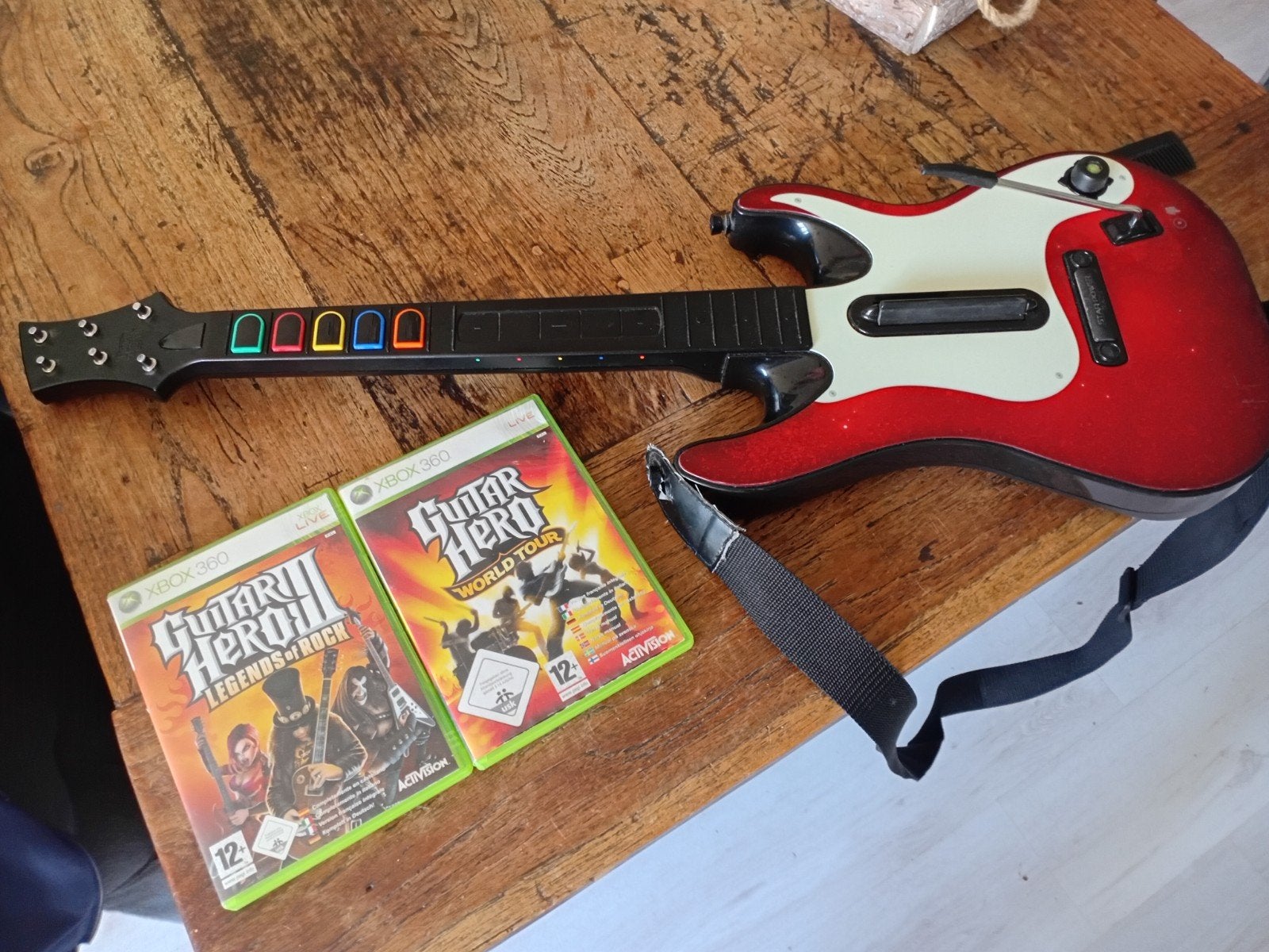 Guitar Hero set: gitaarcontroller + 2 Xbox 360 games, Ophalen of Verzenden