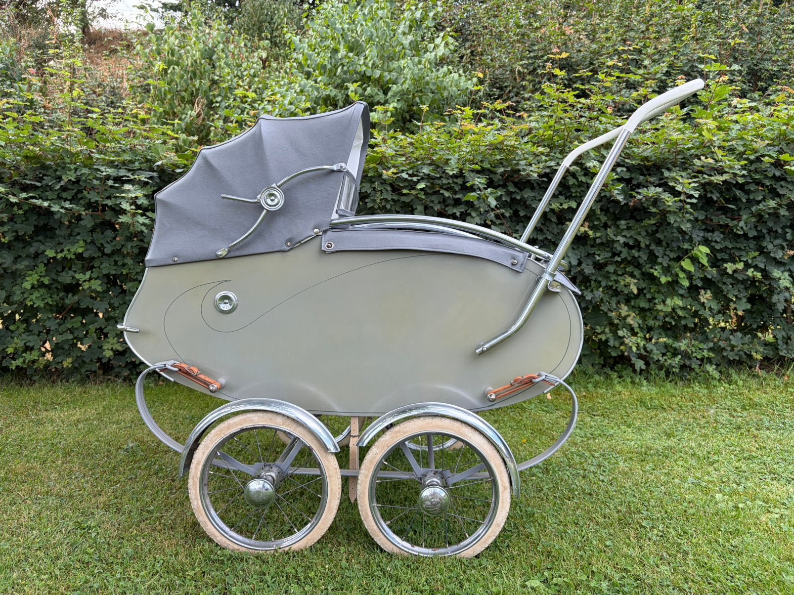 Gerestaureerde jaren 50 kinderwagen Van Werven Meppel, Kinderen en Baby's, Kinderwagens en Combinaties, Ophalen, Zo goed als nieuw