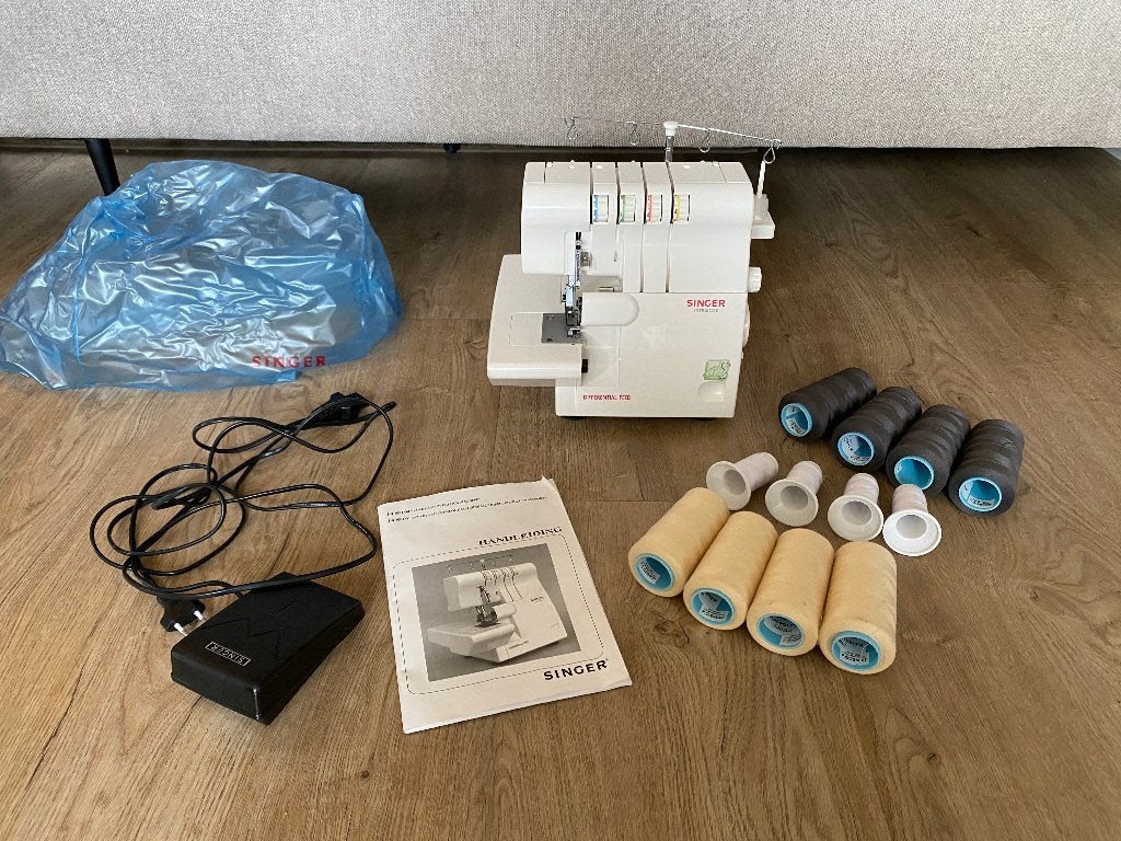 Singer overlock machine 14SH654 incl 12 klossen garen, Hobby en Vrije tijd, Ophalen, Gebruikt, Garen of Naald(en)