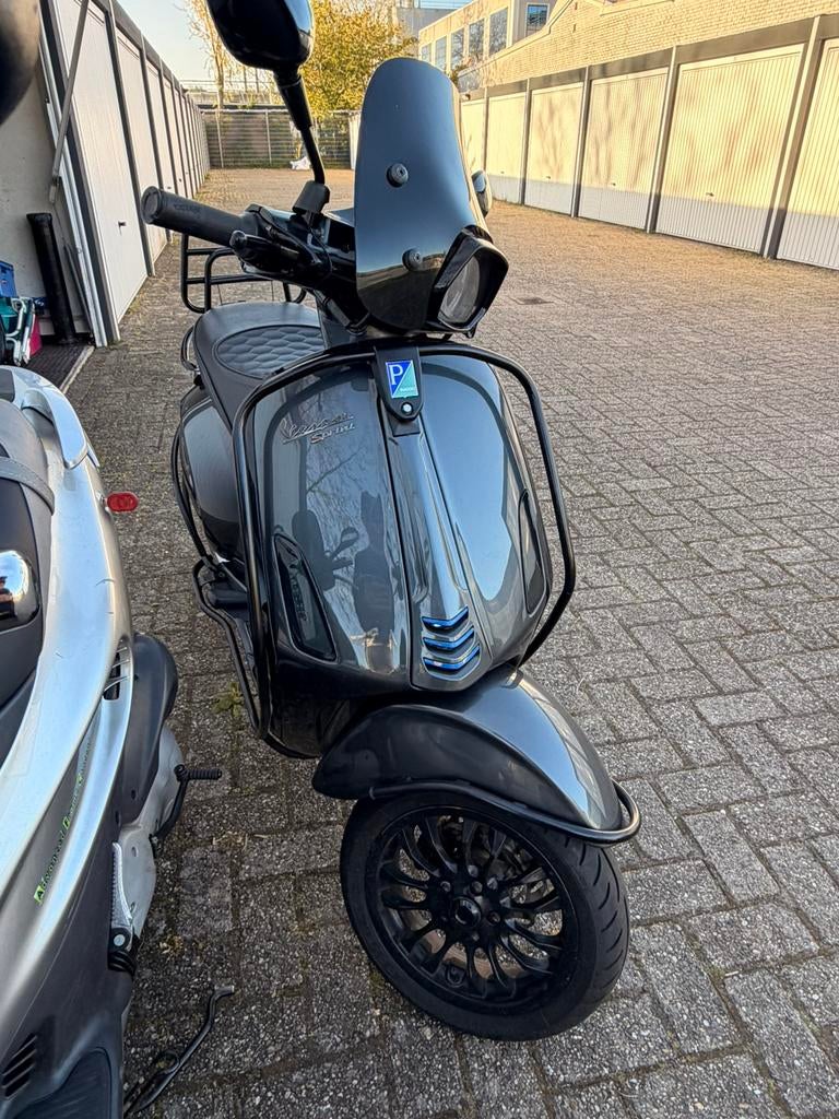 Vespa sprint brom 50cc, Fietsen en Brommers, Scooters | Vespa, Ophalen of Verzenden, Zo goed als nieuw, Benzine, Overige modellen