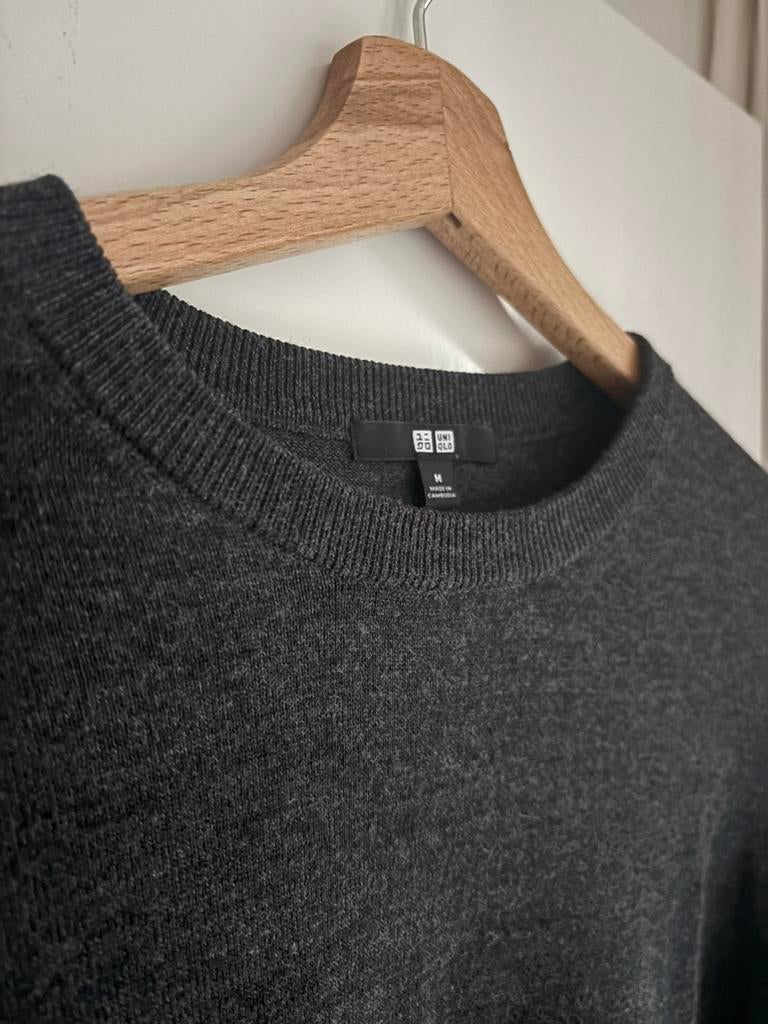 Uniqlo grijze wollen longsleeve, antraciet trui wol, maat M, Ophalen of Verzenden, Nieuw, Maat 38/40 (M), Grijs