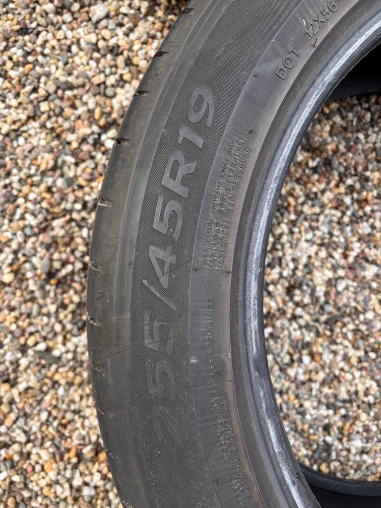 Tesla Model Y banden - Goede staat, 255/45R19 Hankook, Auto-onderdelen, Banden en Velgen, Band(en), Zomerbanden, 19 inch, 255 mm