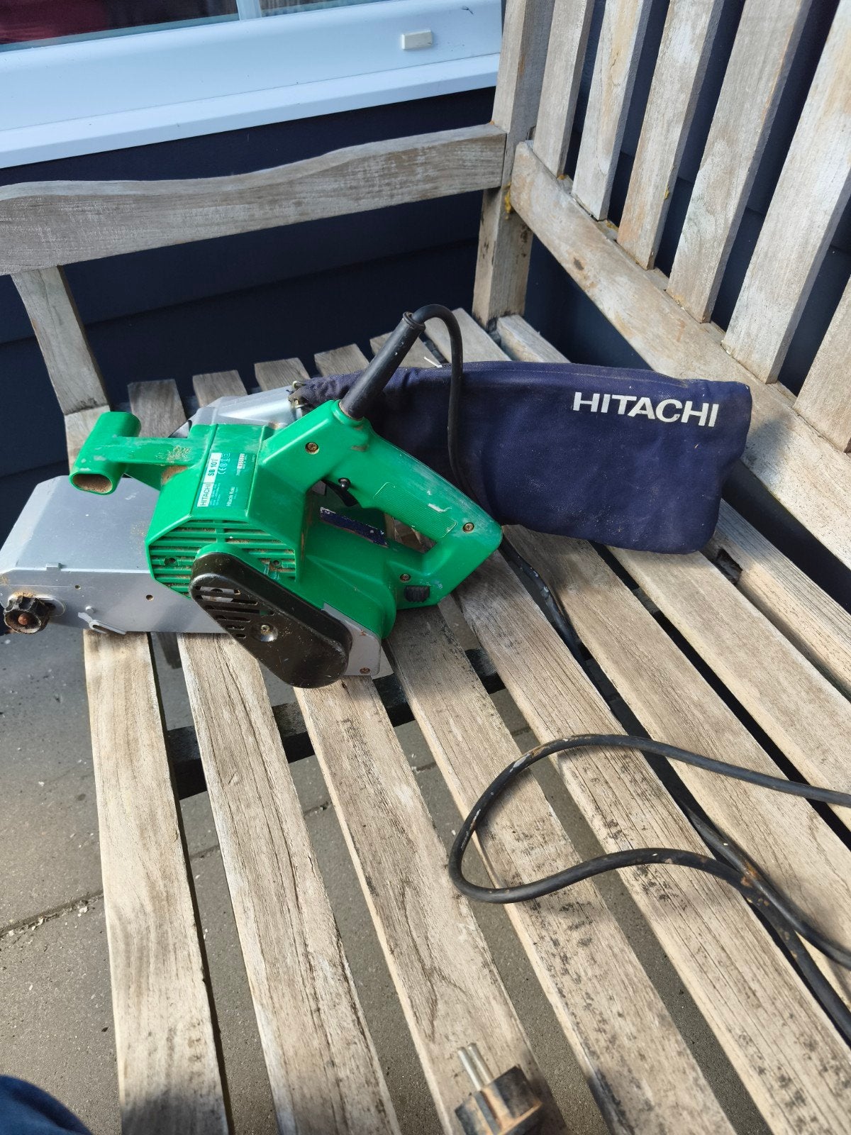 Hitachi SB 10T Bandschuurmachine 950W, Ophalen of Verzenden, Gebruikt, 600 tot 1200 watt, Bandschuurmachine