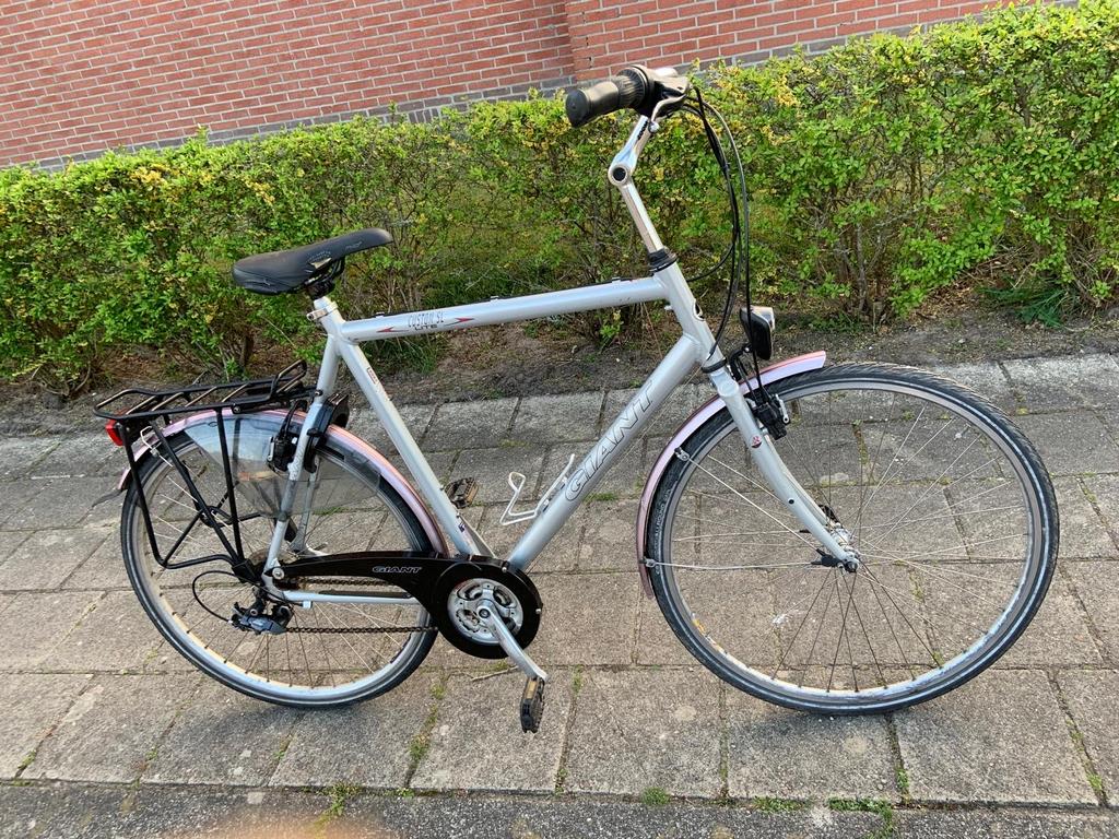 Giant Damesfiets, Fietsen en Brommers, Fietsen | Dames | Damesfietsen, Gebruikt, Giant, Versnellingen, 53 tot 56 cm, Velgrem, Ophalen of Verzenden