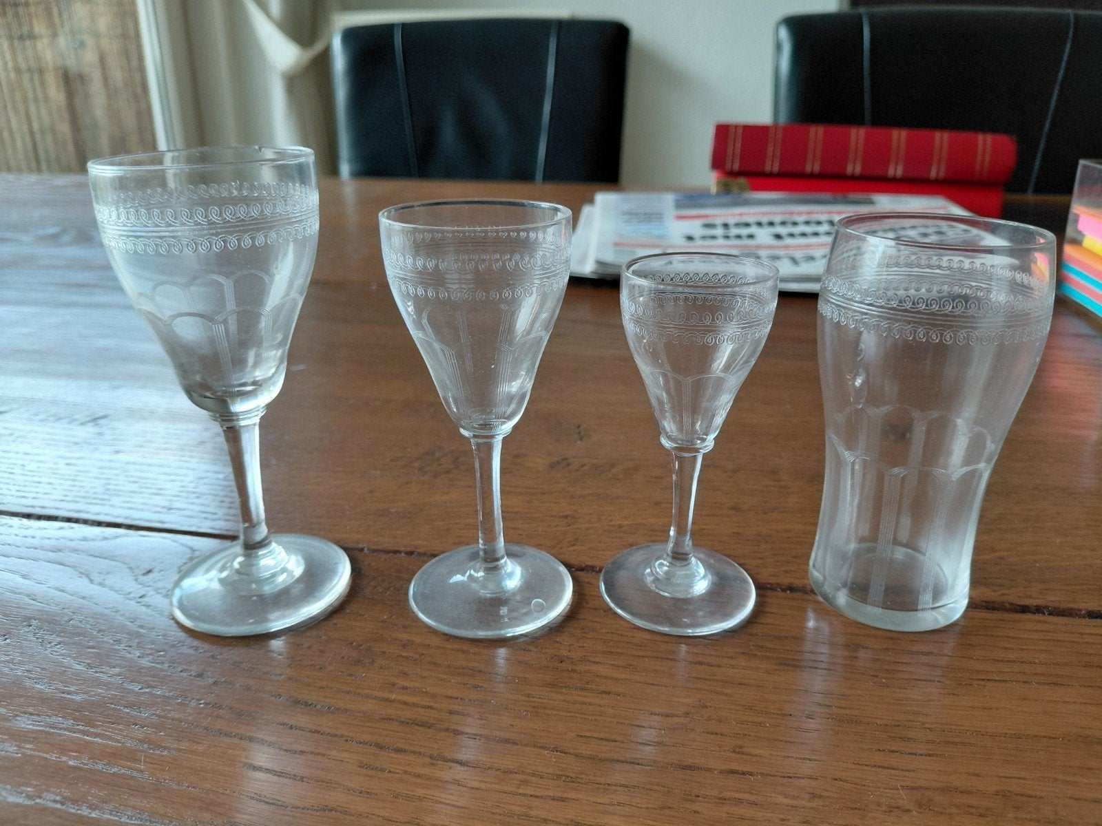 prachtige bewerkte servies, Ophalen