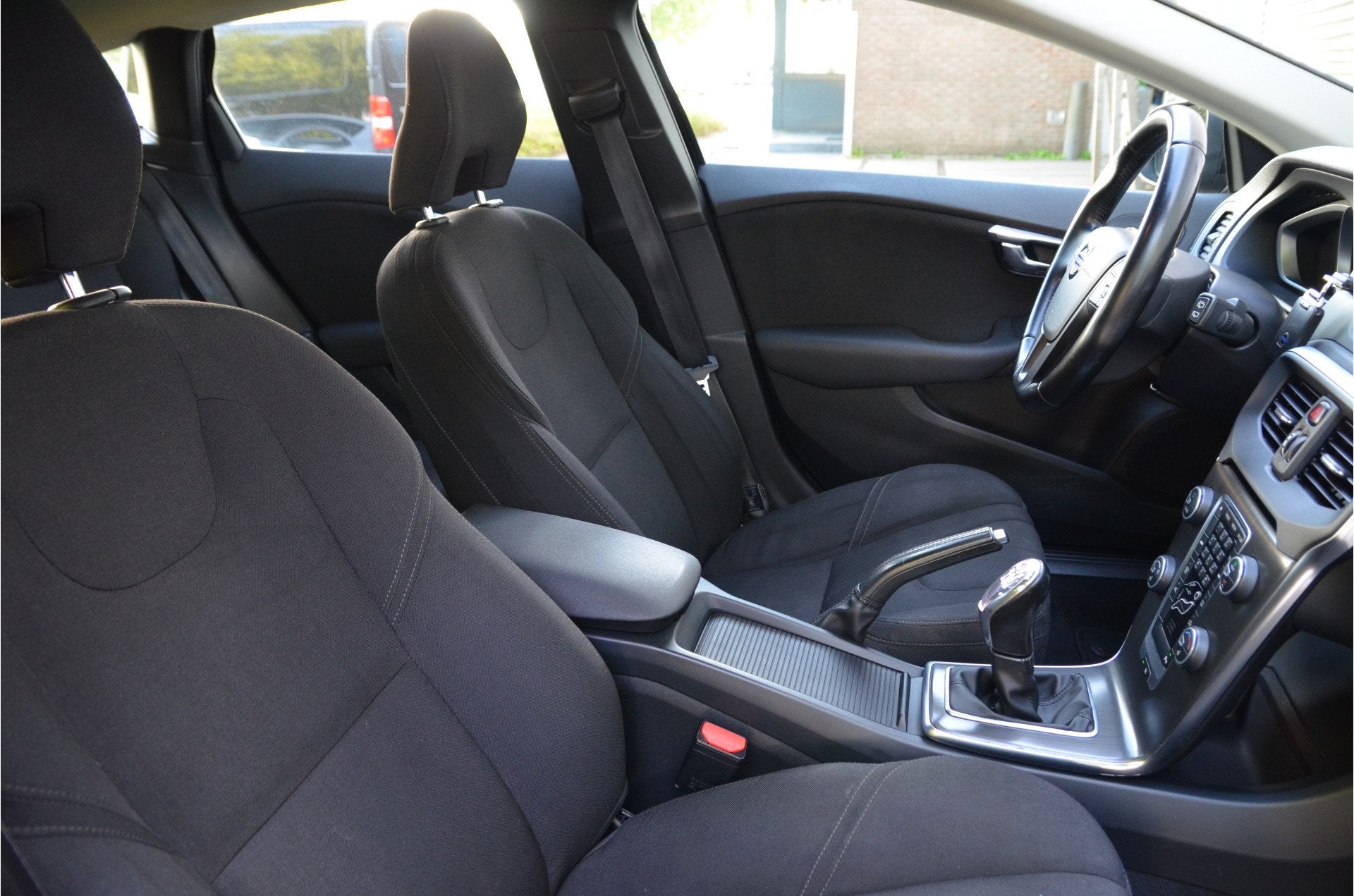 Volvo V40 1.6 T2 Summum Distributieriem en laatste beurt bij, Auto's, Voorwielaandrijving, Gebruikt, Zwart, 4 cilinders