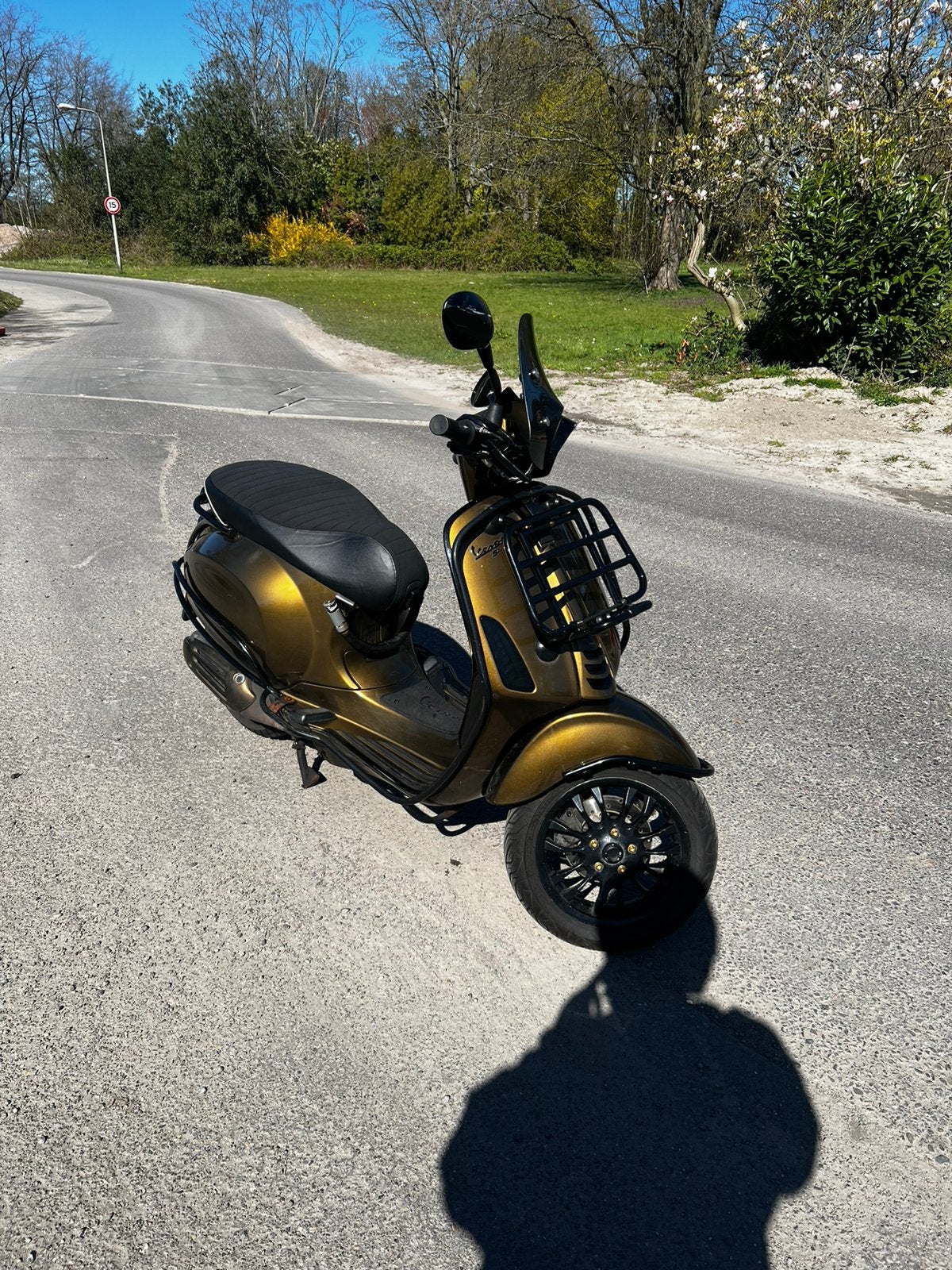 Vespa sprint 2018 custom kleur Brom kenteken 54km/h, Fietsen en Brommers, Ophalen, Zo goed als nieuw, Benzine
