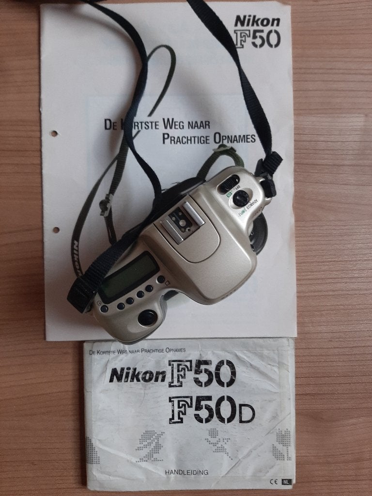 Nikon F50, lenzen, Luxon flitser en nog veel meer, Audio, Tv en Foto, Fotocamera's Analoog, Ophalen of Verzenden, Gebruikt, Spiegelreflex