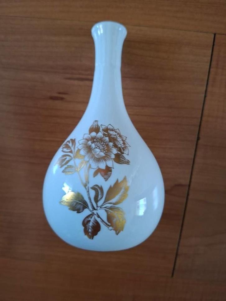 Wedgwood Gold Tonquin Vaasje - Wit met Goudkleurig Bloem, Ophalen of Verzenden