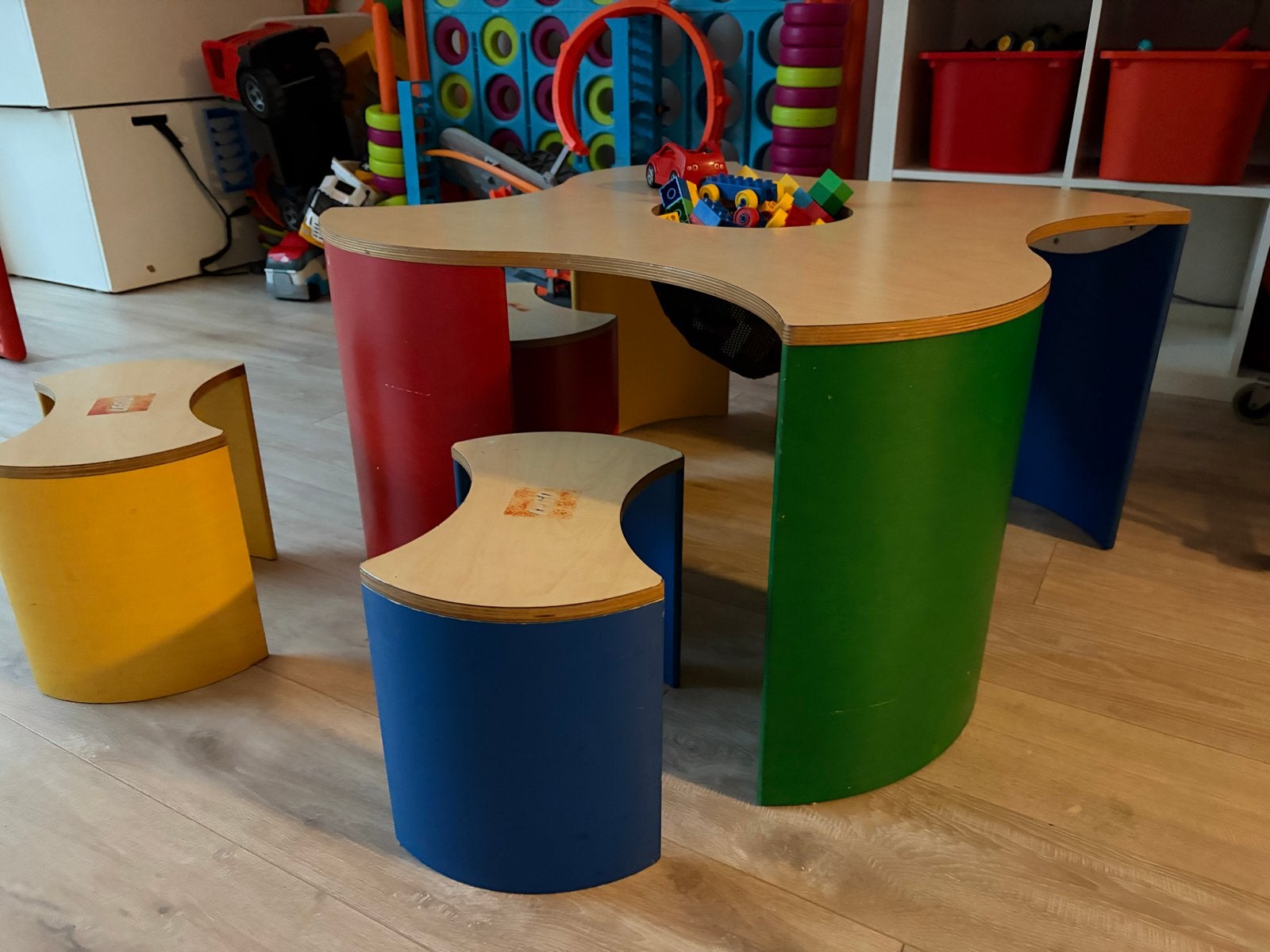 Lego/duplo speeltafel met 4 krukjes - origineel en stevig, Ophalen, Gebruikt, Knutselen