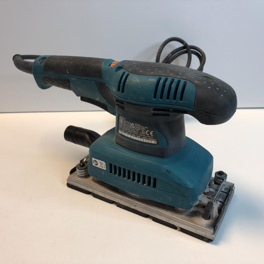 Makita BO711 Vlakschuurmachine | Nette staat, Makita, Zo goed als nieuw, Support@makita.com, Makita Corporation, 3-11-8, Sumiyoshi-cho, 
Anjo, Aichi 446-8502
Japan
