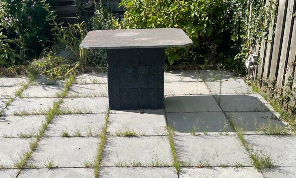 Buitentafel granieten blad, betonnen staander, Tuin en Terras, Tuinbanken, Ophalen, Gebruikt