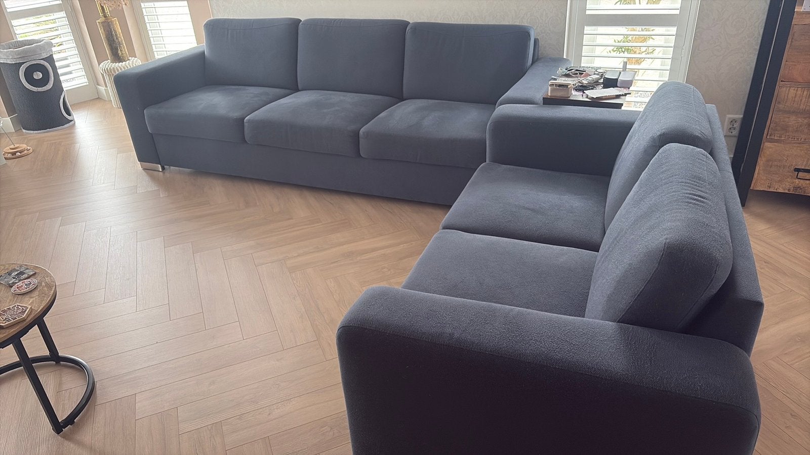 Donker blauwe 3 en 2 zits bank, Ophalen, Zo goed als nieuw