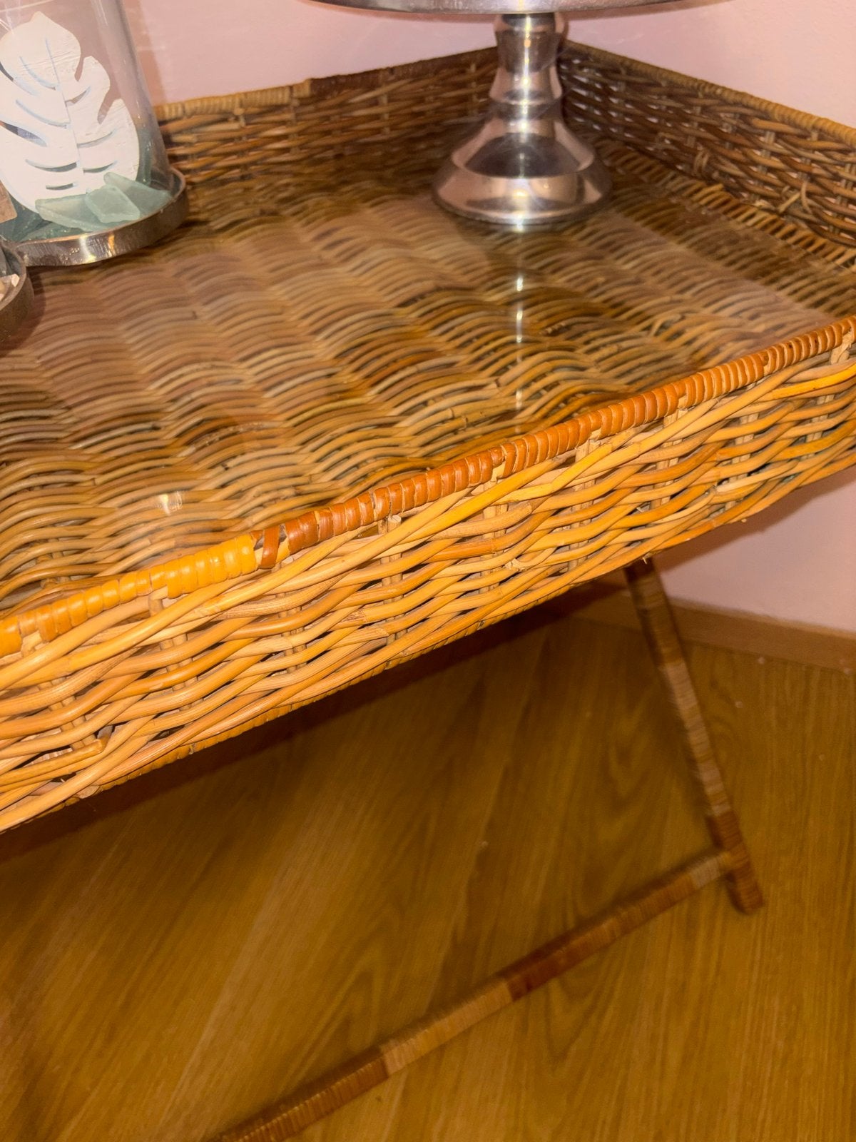 Rotan bijzettafel met glazen blad Riviera maison, Gebruikt, 75 cm of meer, Rechthoekig, Hout
