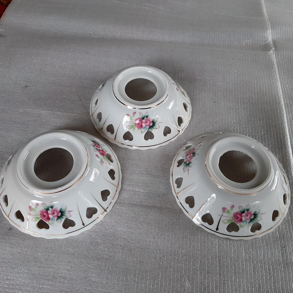 3 vintage porseleinen bobeches / kroonluchter schaaltjes, Ophalen