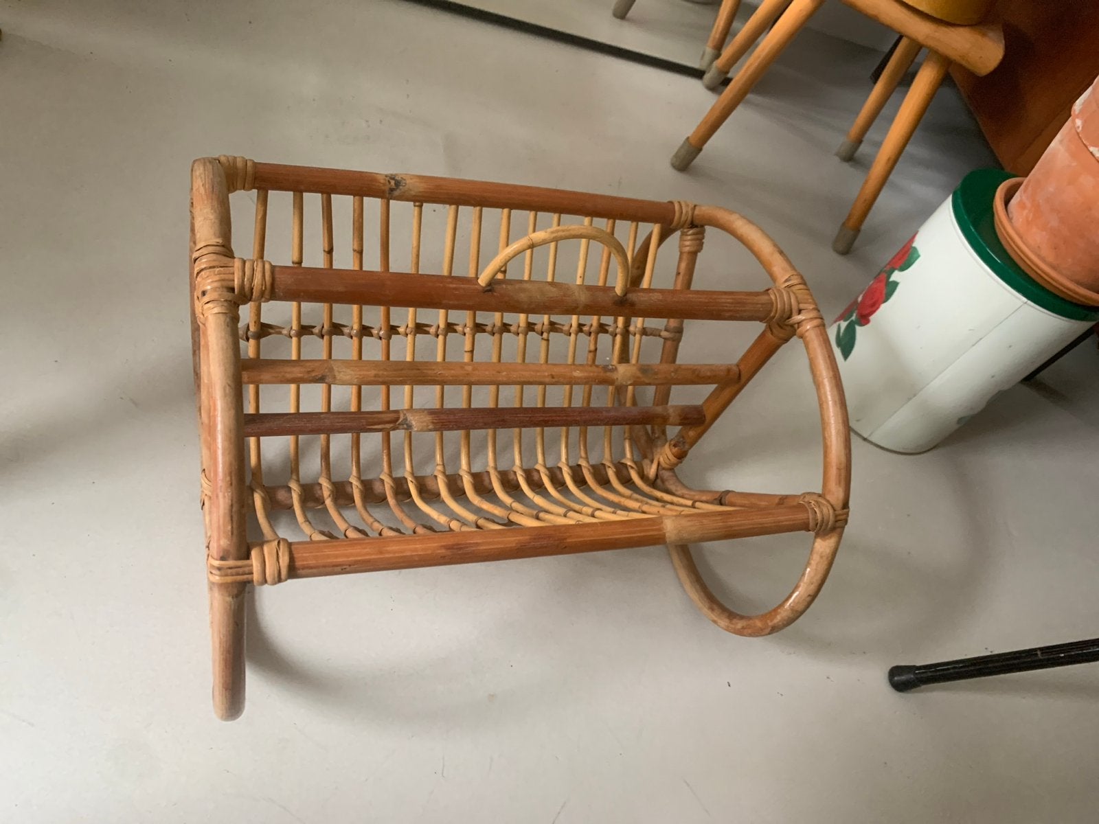 Vintage rotan tijdschriftenrek - Jaren '60/'70, Huis en Inrichting, Woonaccessoires | Krantenbakken en Lectuurbakken, Ophalen