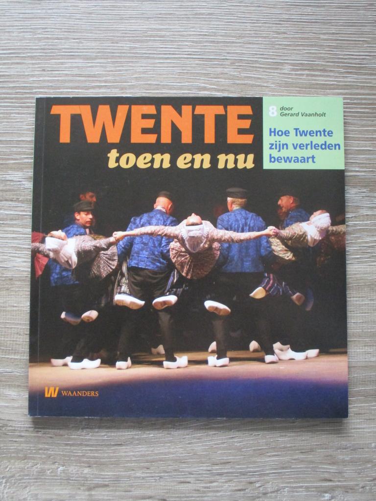 Twente toen en nu  8 - Hoe Twente zijn verleden bewaart -, Ophalen of Verzenden, Gelezen