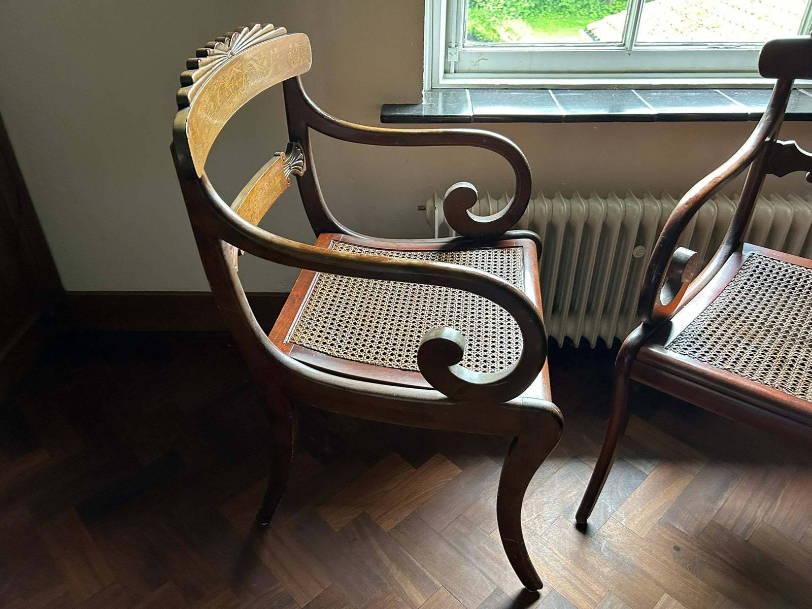 Antieke houten stoelen (3) met gevlochten zitting, Ophalen