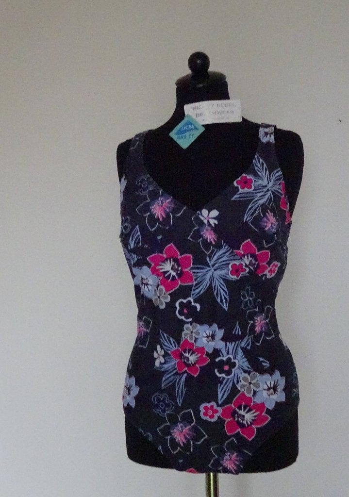 NIEUW Maat 48 Nickey Nobel gebloemd Badpak. Het kaartje hang, Kleding | Dames, Badmode en Zwemkleding, Meerkleurig, Nieuw, Badpak