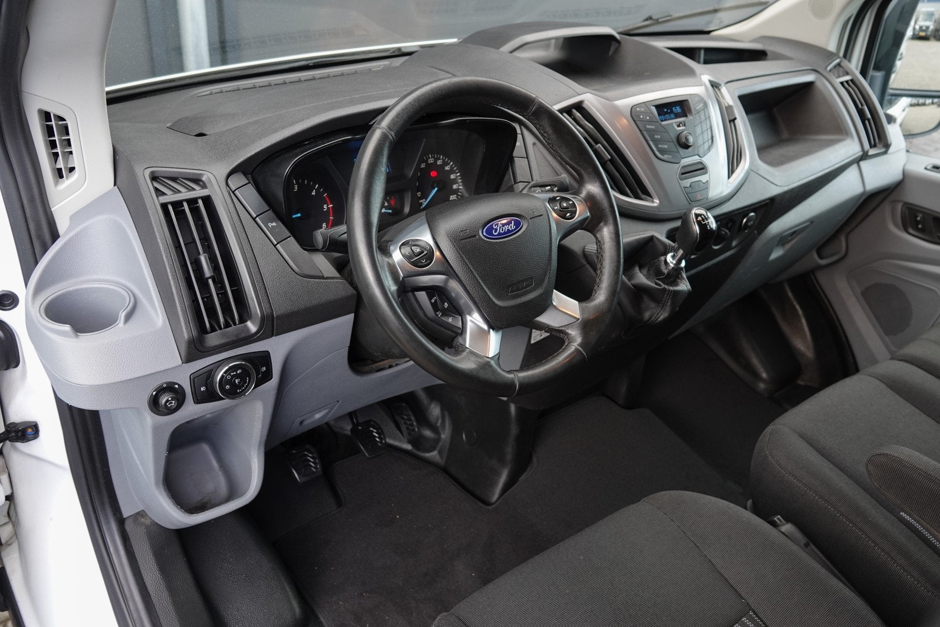 Ford Transit L2H2 2.0Tdci 130Pk | Trend | Trekhaak | Frozen, Voorwielaandrijving, Stof, 4 cilinders, Wit