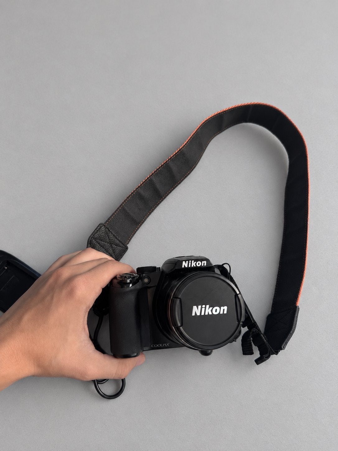 Nikon Coolpix P100 compleet met lader en draagriem, Ophalen of Verzenden, Zo goed als nieuw, 11 megapixels, Nikon