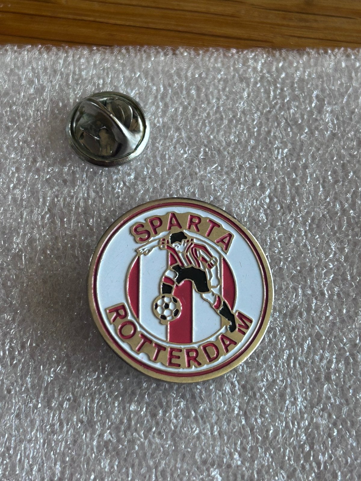 Pin sparta, Ophalen of Verzenden, Zo goed als nieuw, Sport, Speldje of Pin