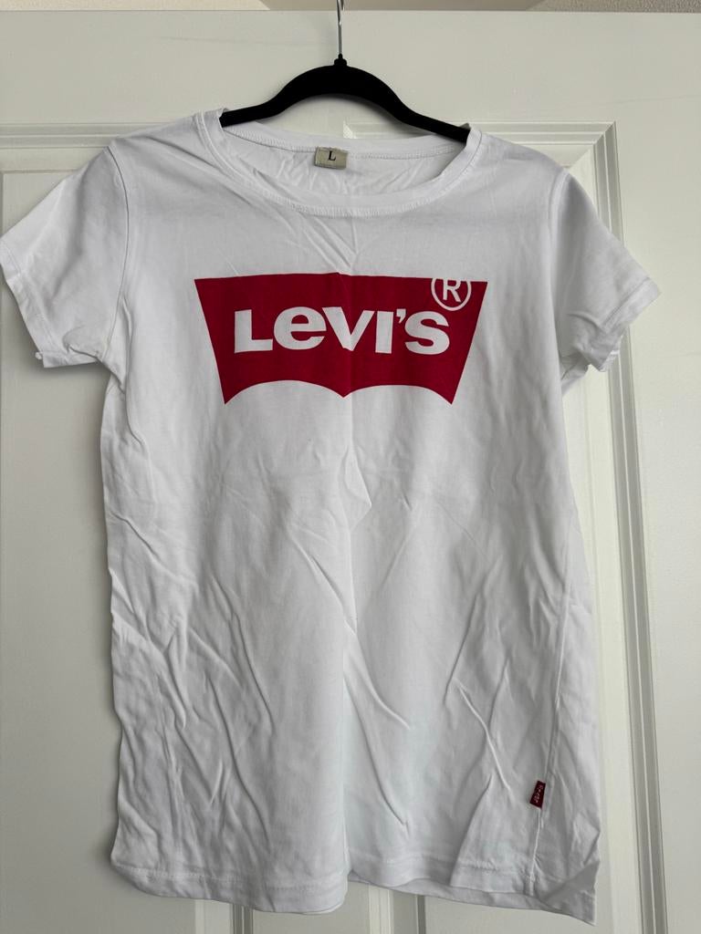 Wit Levi's T-shirt met rood logo, maat L, Kleding | Dames, T-shirts, Wit, Maat 42/44 (L), Ophalen of Verzenden, Zo goed als nieuw