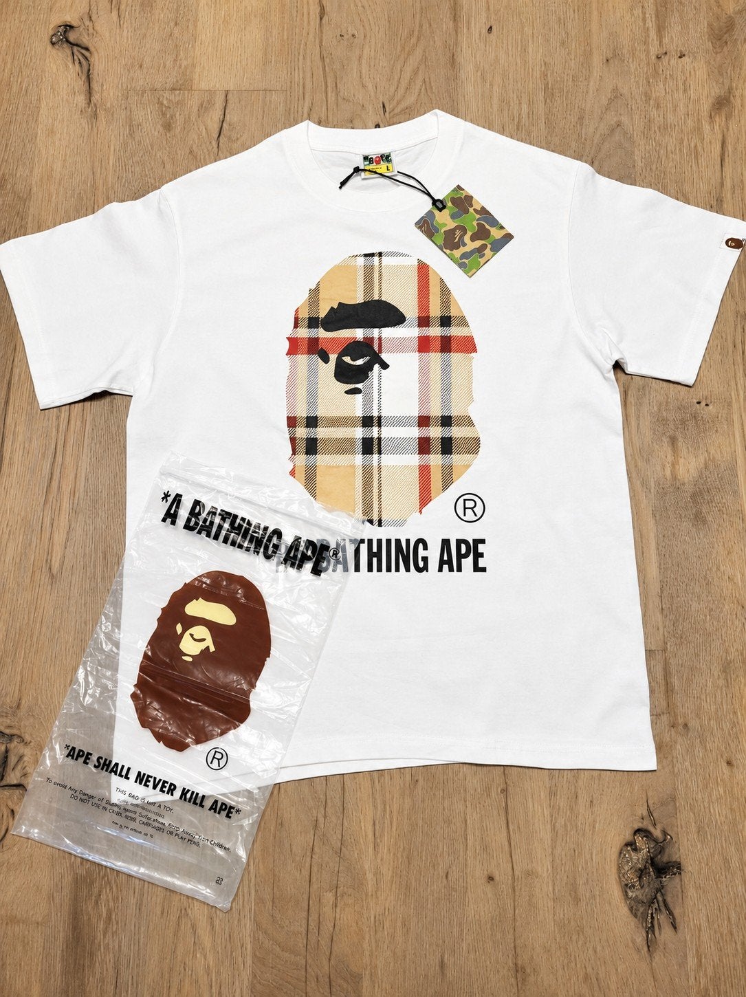 bapeburberry t-shirt, Kleding | Heren, T-shirts, Maat 48/50 (M), Wit, Nieuw, Ophalen of Verzenden