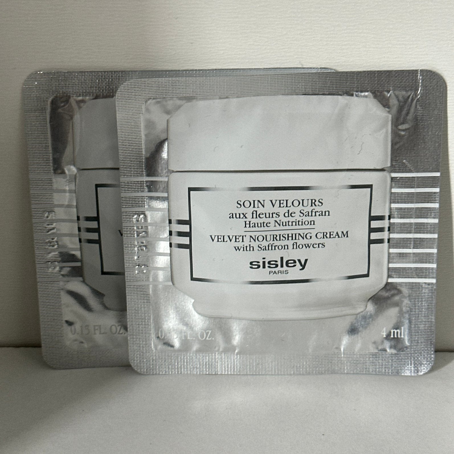 Sisley Velvet Nourishing Cream 4 ml, Sieraden, Tassen en Uiterlijk, Uiterlijk | Gezichtsverzorging, Ophalen of Verzenden, Nieuw