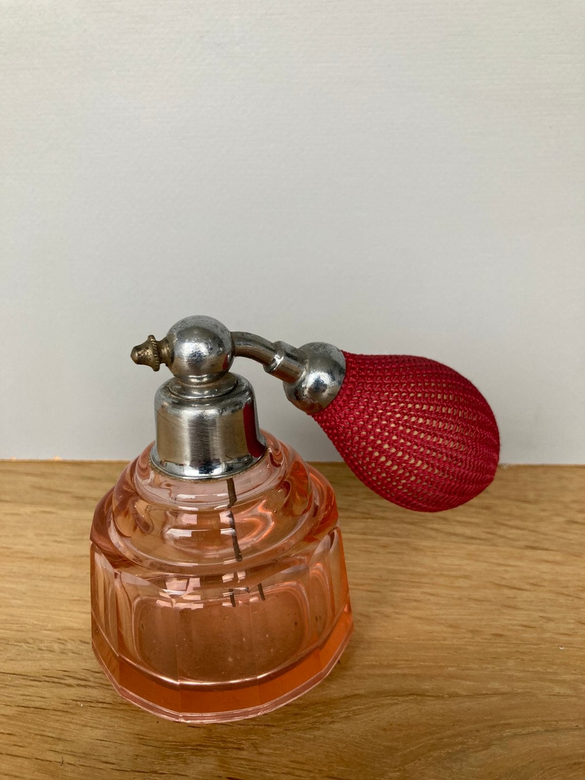 Oud Roze parfumflesje met verstuif ballonnetje, Ophalen of Verzenden, Zo goed als nieuw