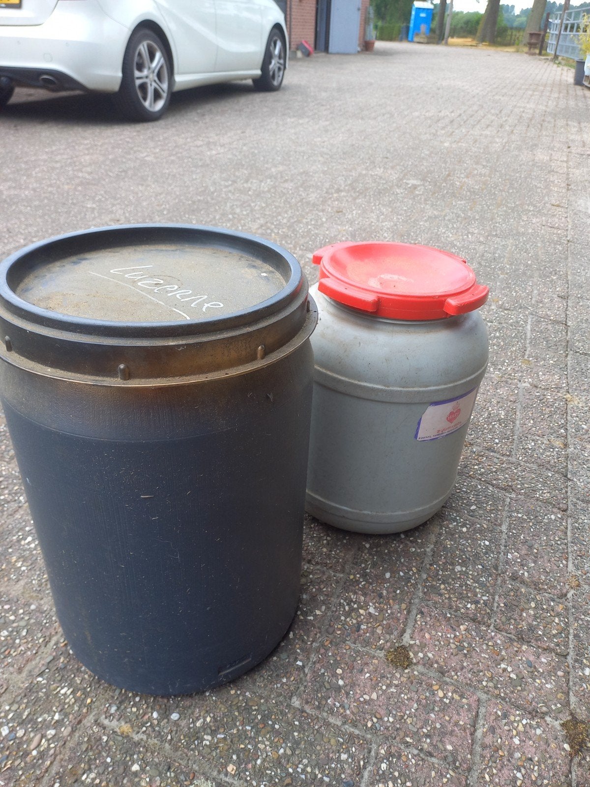 2 voertonnen, Ophalen