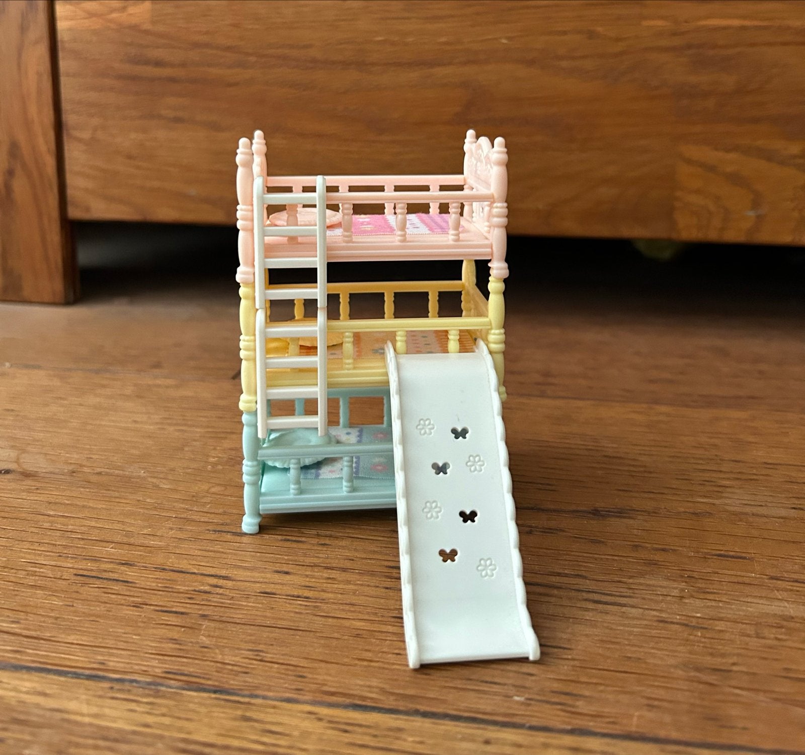 Poppenhuis stapelbed met glijbaan en accessoires, Ophalen, Gebruikt, Toebehoren