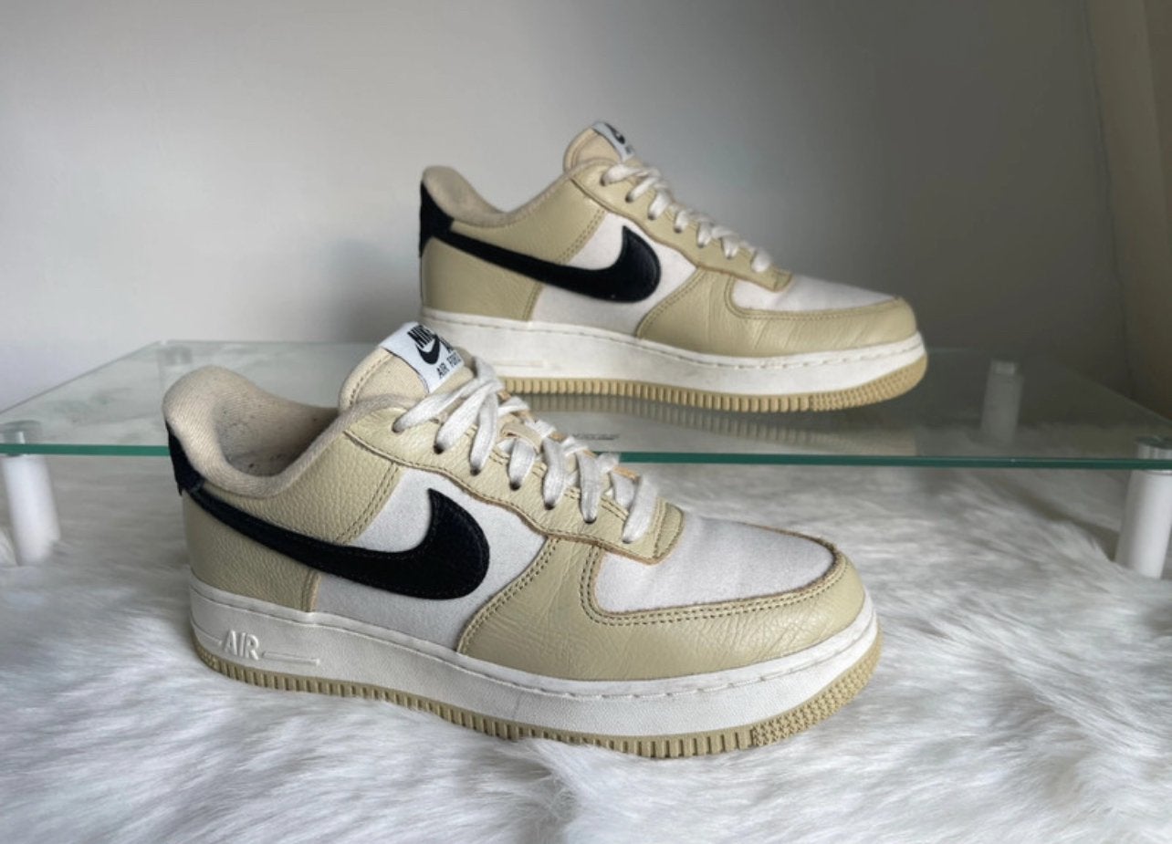 Dames sneakers Nike Air Force, Beige, Ophalen of Verzenden, Sneakers of Gympen, Zo goed als nieuw