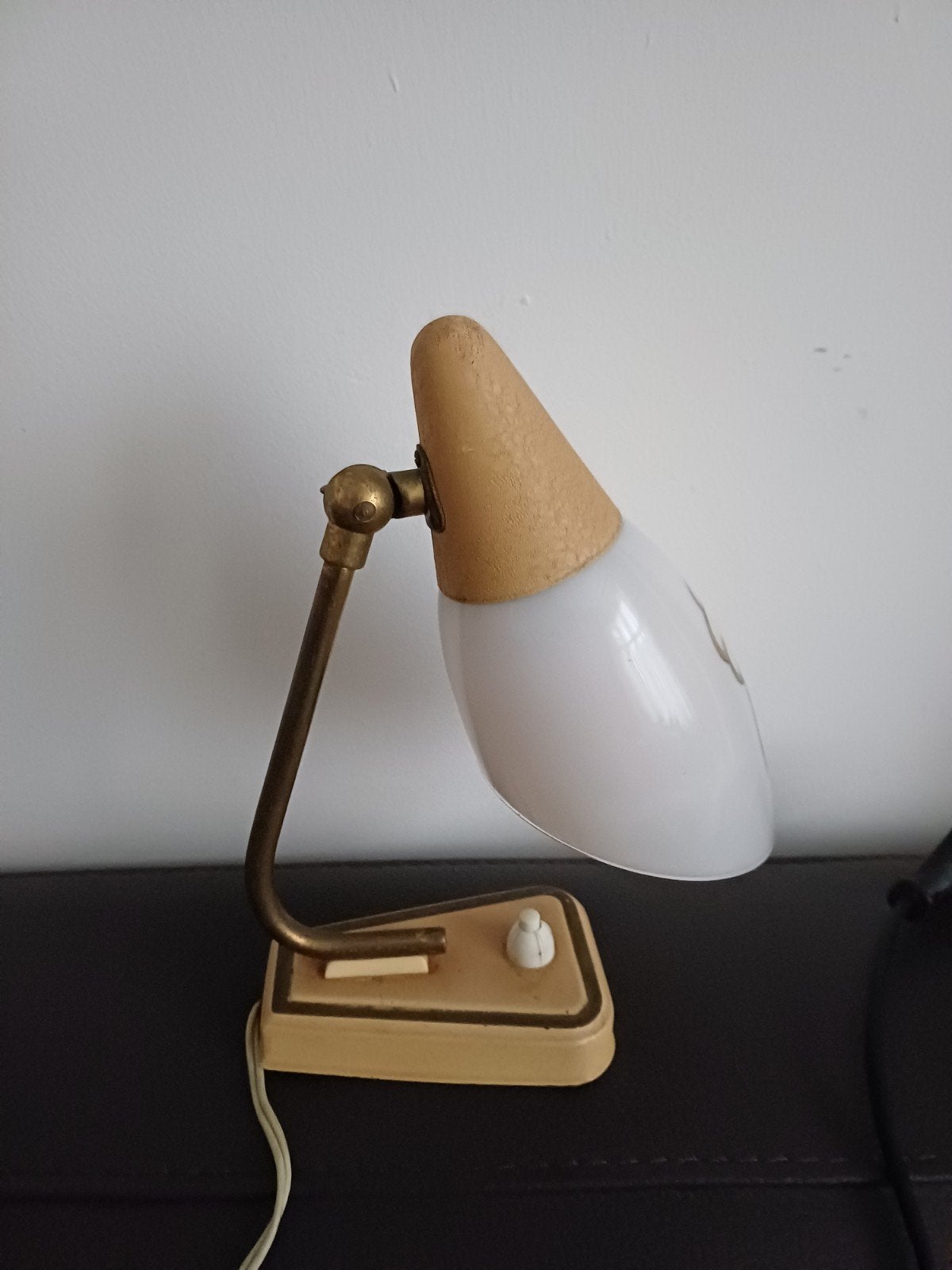 Jaren 50 design lampje met wit glazen kap, Ophalen of Verzenden