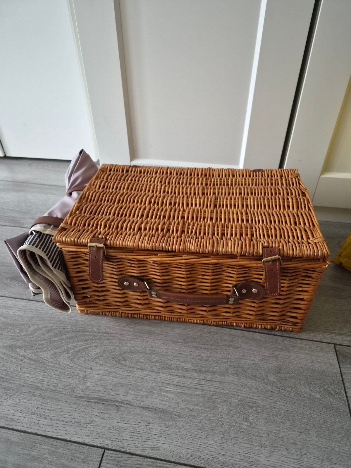Complete picknickmand met servies en koelvak, Hobby en Vrije tijd, Ophalen, Zo goed als nieuw, Zonder inhoud