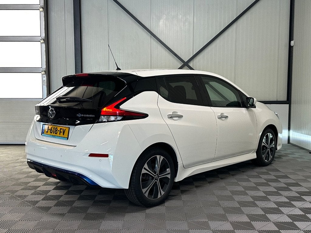 Nissan LEAF N-Connecta 40kWh | SoH 89% | Navi | Camera, Auto's, Nissan, Automaat, Wit, 270 km, 1480 kg
