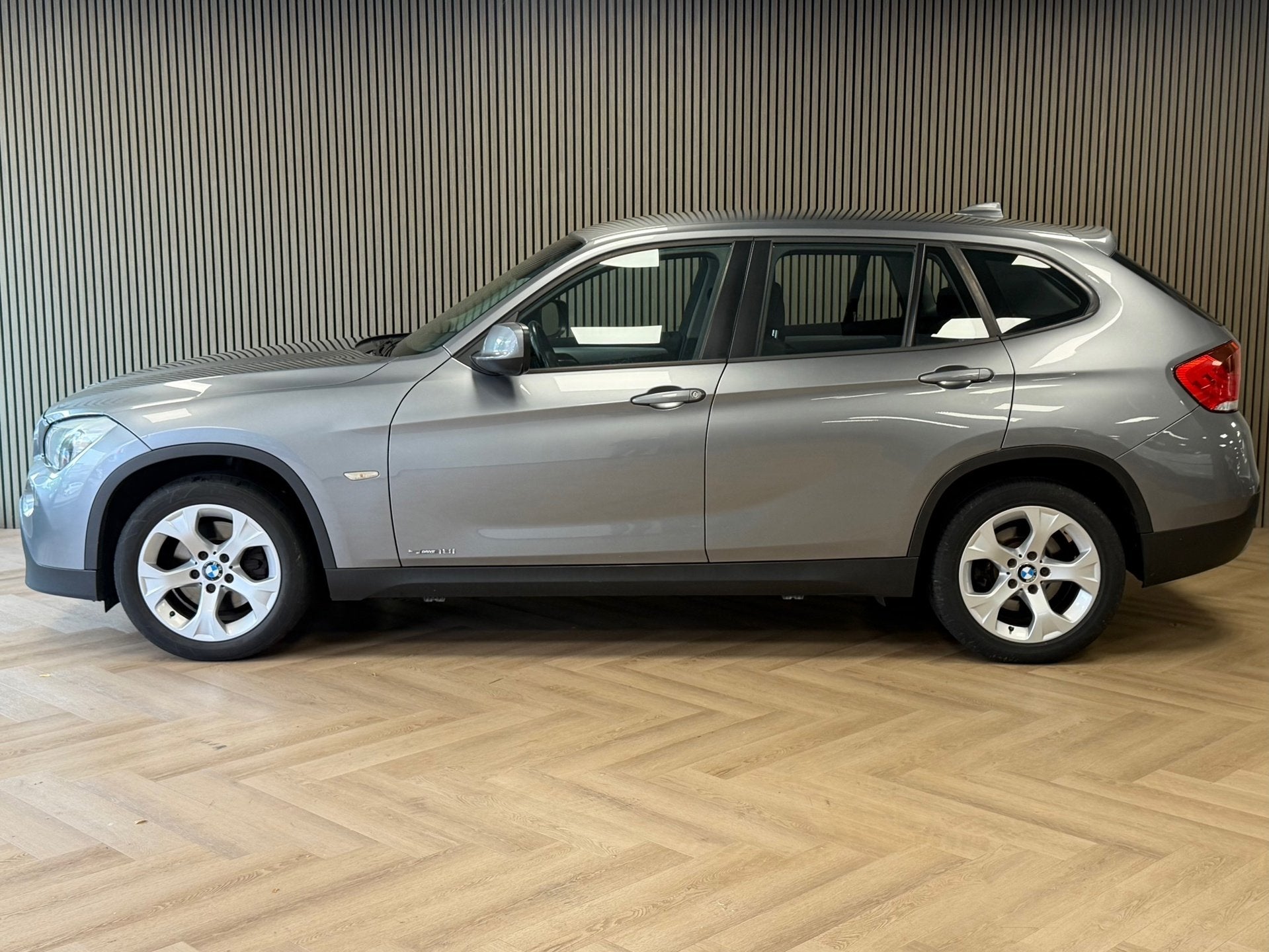 BMW X1 SDrive18i Executive AUT. TREKHAAK PDC NAVIGATIE KEYLE, Auto's, Euro 5, 4 cilinders, Origineel Nederlands, Parkeersensor