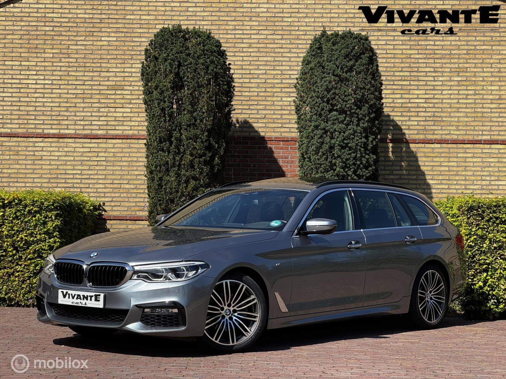 BMW 5-serie Touring 520i High Executive Pano*Head-Up*Memory*, Automaat, 1998 cc, Achterwielaandrijving, Gebruikt