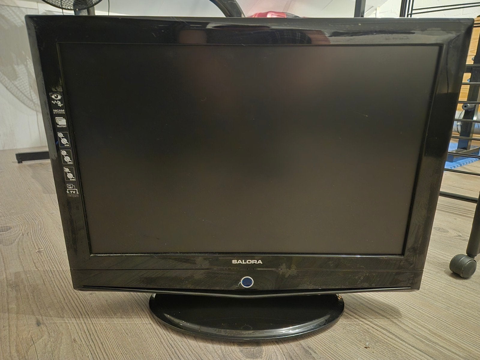 Salora LCD TV 19 inch met ingebouwde DVD-speler, Zo goed als nieuw, 40 tot 60 cm, Ophalen, Overige merken