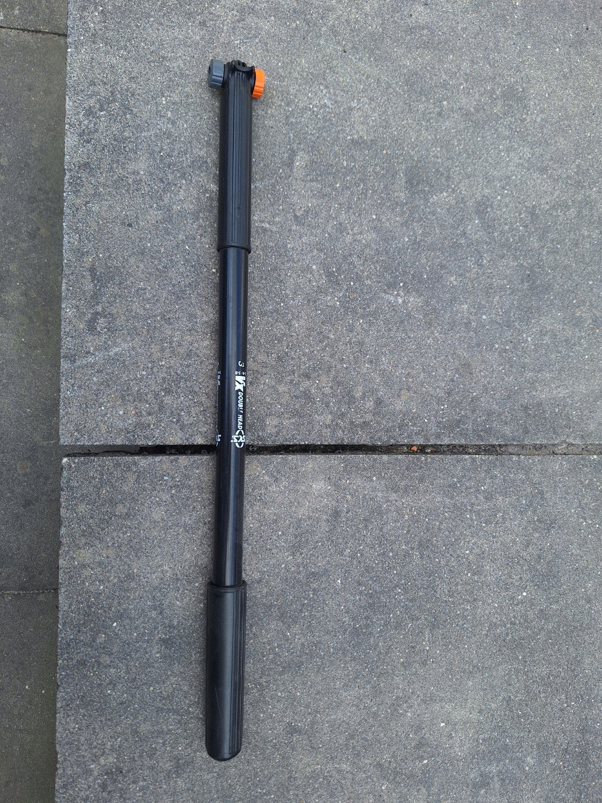 Handige compacte fietspomp, Ophalen of Verzenden, Gebruikt