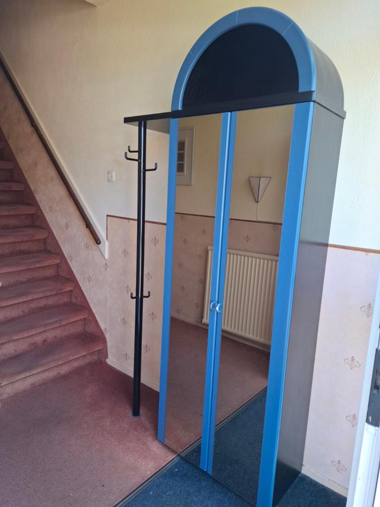 Garderobekast met spiegeldeuren en kapstok, Huis en Inrichting, Kasten | Kledingkasten, Ophalen, Gebruikt, 200 cm of meer, 50 tot 100 cm