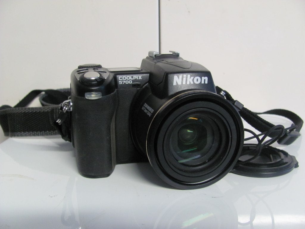 Nikon coolpix 5700 met 5.0mp en 8x zoom, Ingebouwde flitser, Geheugenkaart, Ophalen of Verzenden, Zo goed als nieuw